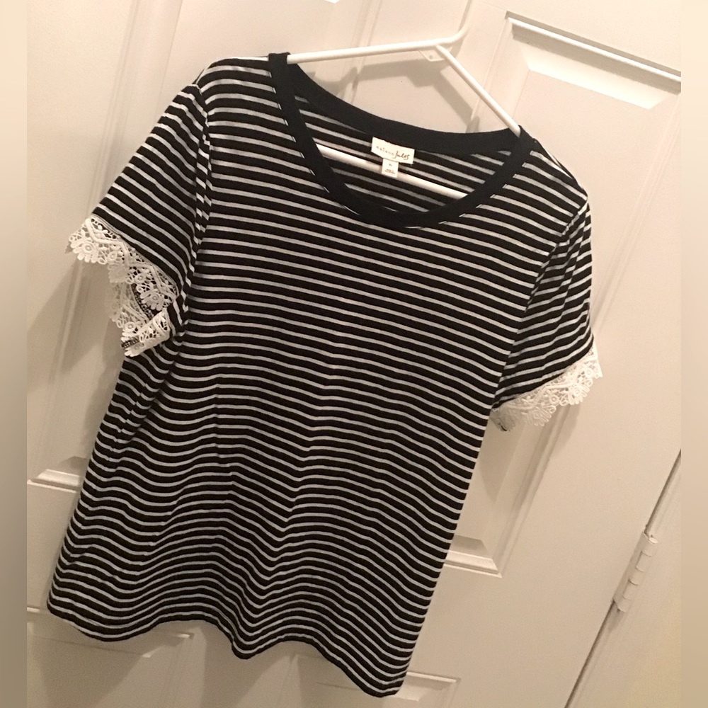 Adorable black and white striped with lace sleeves ladies XL soft top